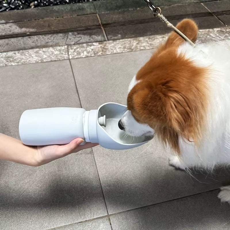 Sip-n-Stroll™ Portable Dog Water Bottle — 550 ml, Leak-Proof & One-Hand Use